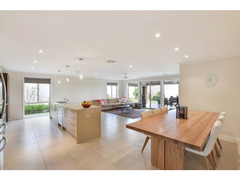 3 Lancewood Place, Huntfield Heights SA 5163