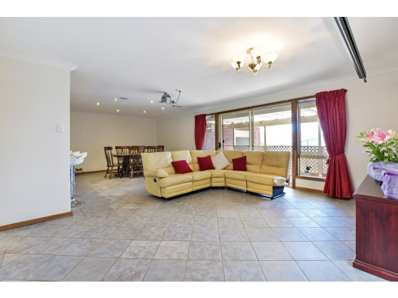 77 Capella Drive, Hallett Cove SA 5158