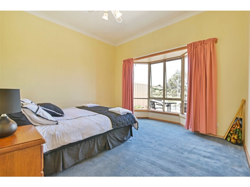 77 Capella Drive, Hallett Cove SA 5158