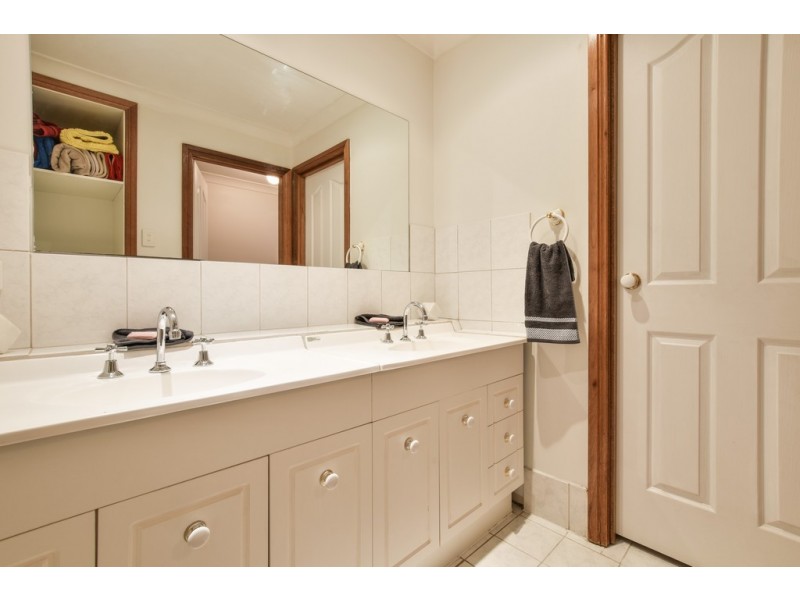 77 Capella Drive, Hallett Cove SA 5158