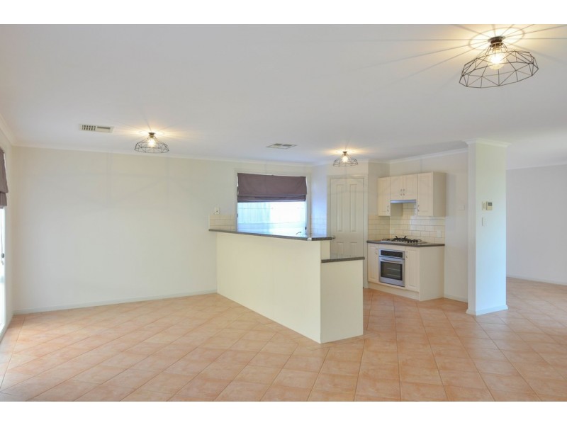 8 Autumn Court, Woodcroft SA 5162