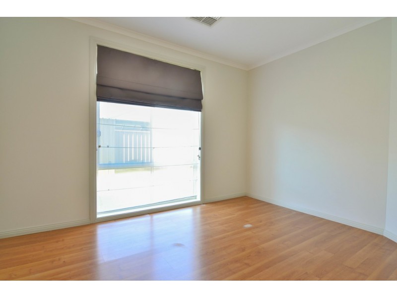 8 Autumn Court, Woodcroft SA 5162