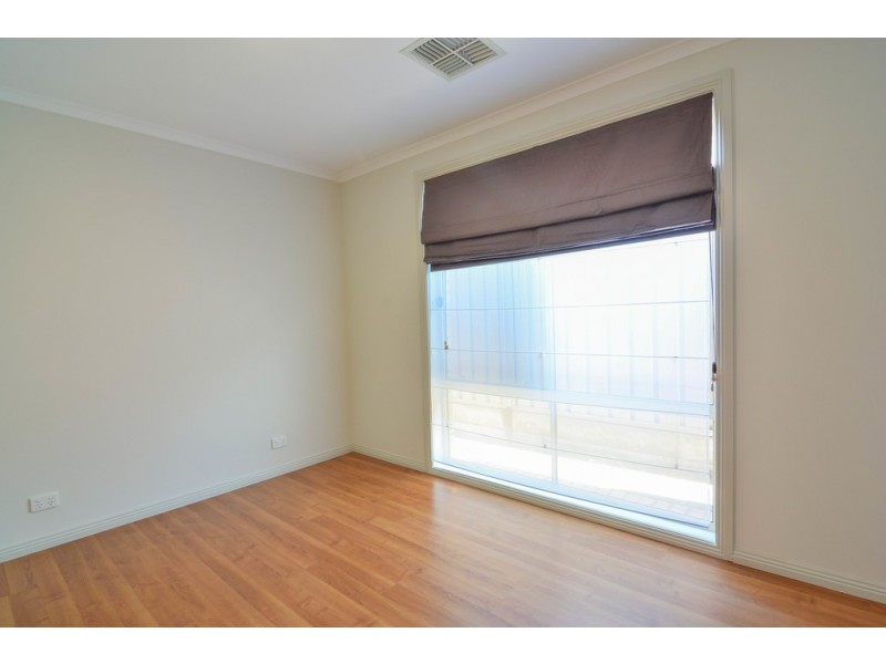 8 Autumn Court, Woodcroft SA 5162