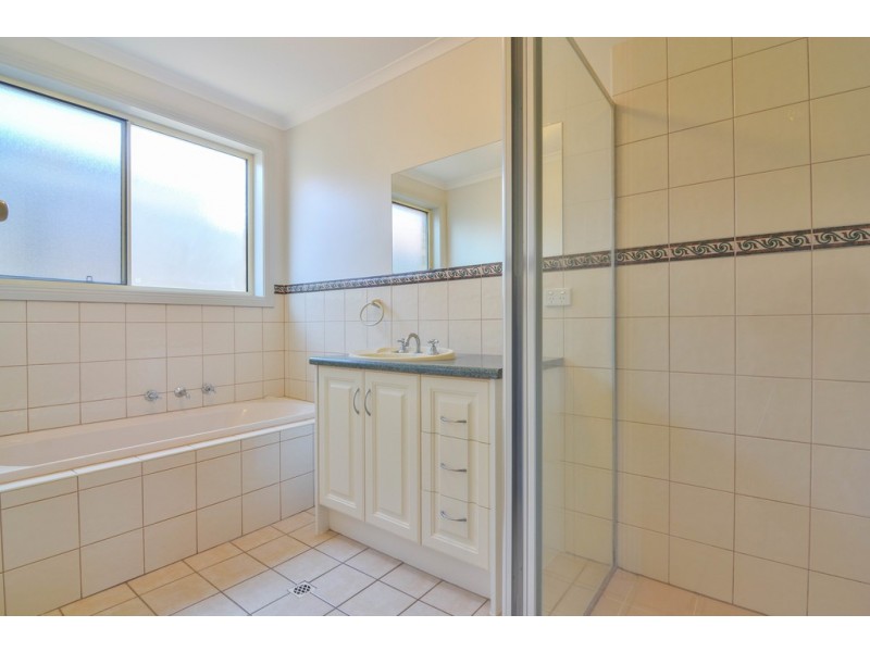 8 Autumn Court, Woodcroft SA 5162