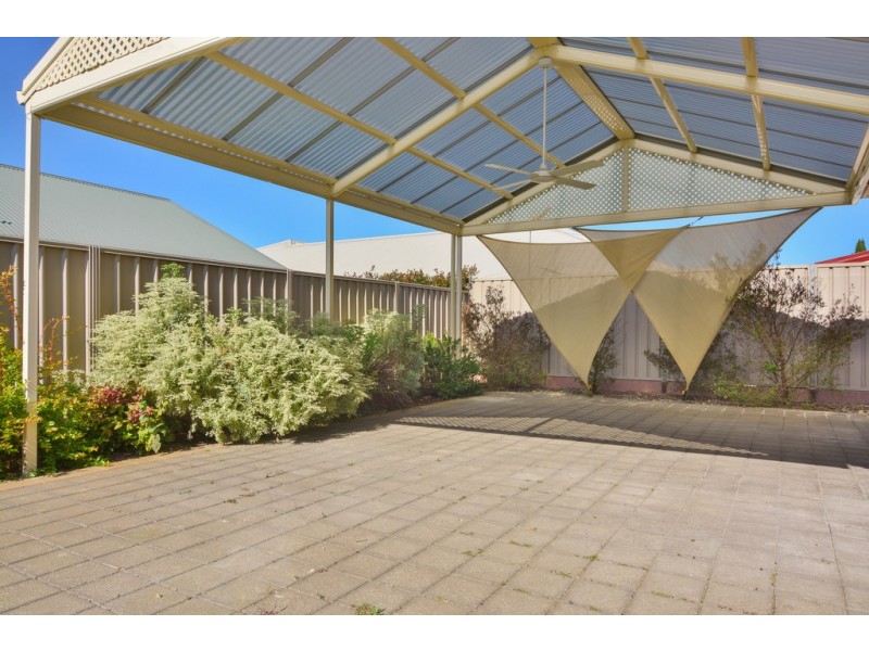 8 Autumn Court, Woodcroft SA 5162