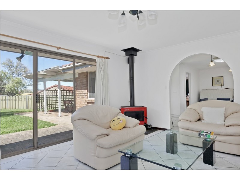 18 Coringle Crescent, Hallett Cove SA 5158