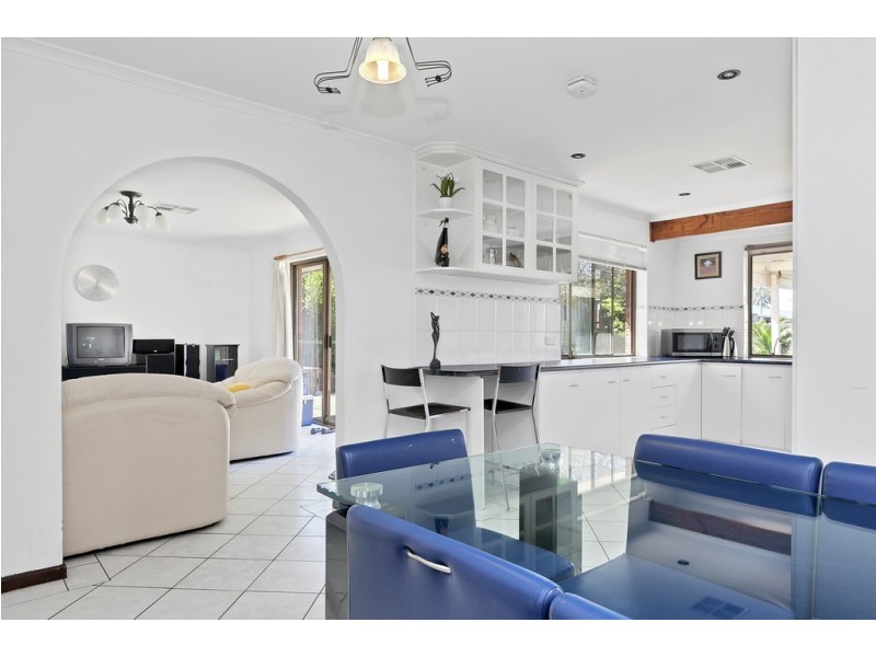 18 Coringle Crescent, Hallett Cove SA 5158