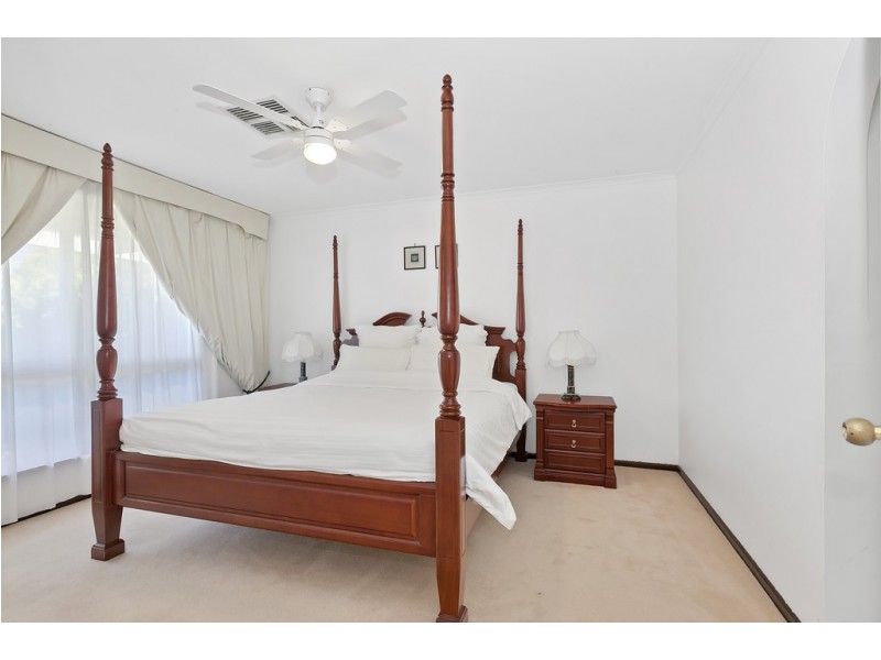 18 Coringle Crescent, Hallett Cove SA 5158