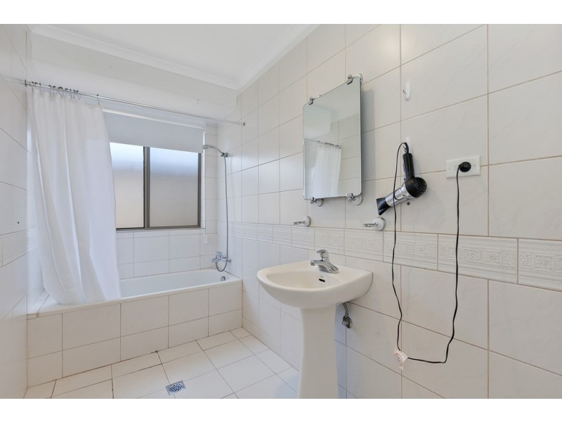 18 Coringle Crescent, Hallett Cove SA 5158