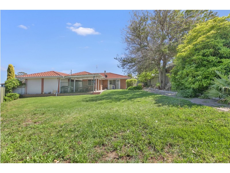 18 Coringle Crescent, Hallett Cove SA 5158