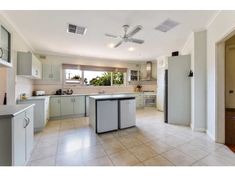 22 Montana Drive, Happy Valley SA 5159