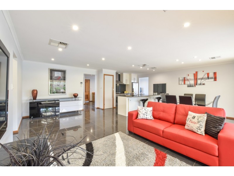 33 Derek Crescent, Morphett Vale SA 5162