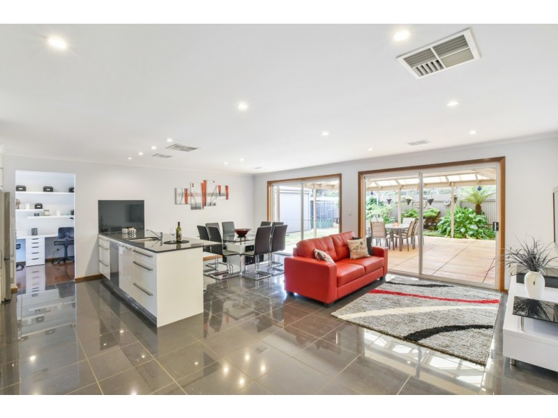 33 Derek Crescent, Morphett Vale SA 5162