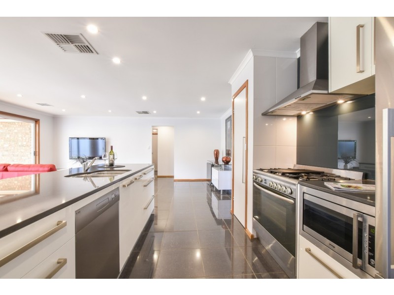 33 Derek Crescent, Morphett Vale SA 5162