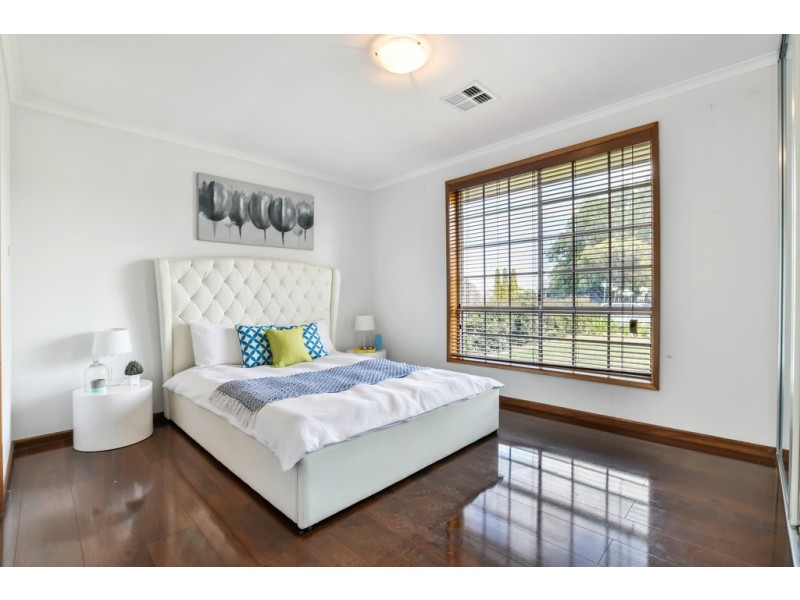 33 Derek Crescent, Morphett Vale SA 5162