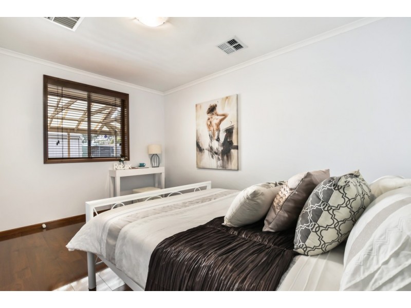33 Derek Crescent, Morphett Vale SA 5162