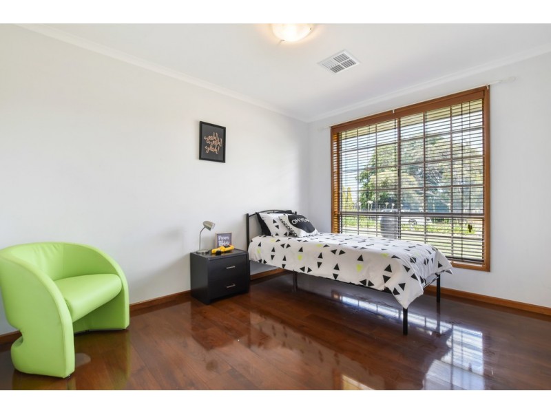 33 Derek Crescent, Morphett Vale SA 5162
