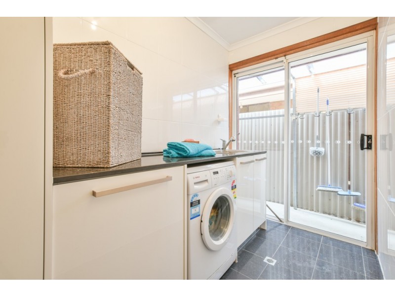 33 Derek Crescent, Morphett Vale SA 5162