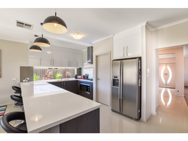 31 Burlington Road, Hallett Cove SA 5158