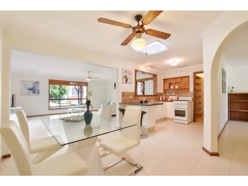 6 St Helens Court, Woodcroft SA 5162