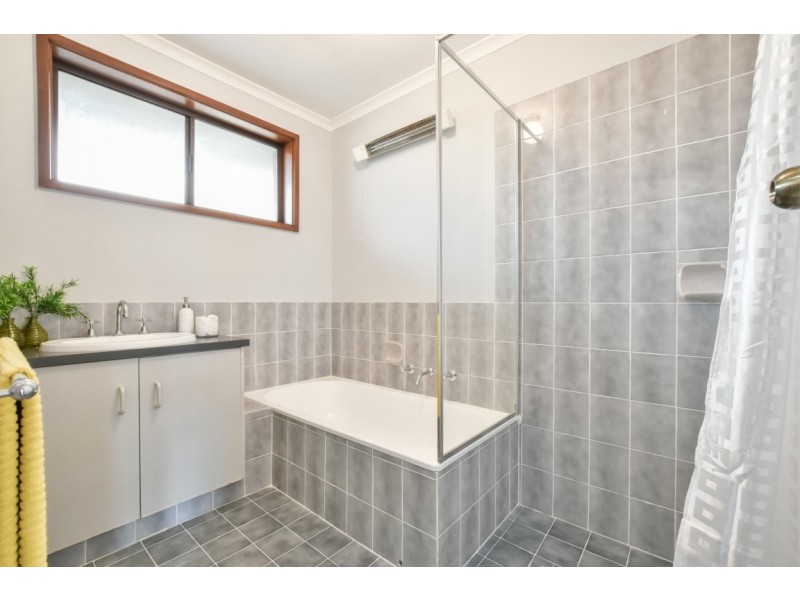 6 St Helens Court, Woodcroft SA 5162