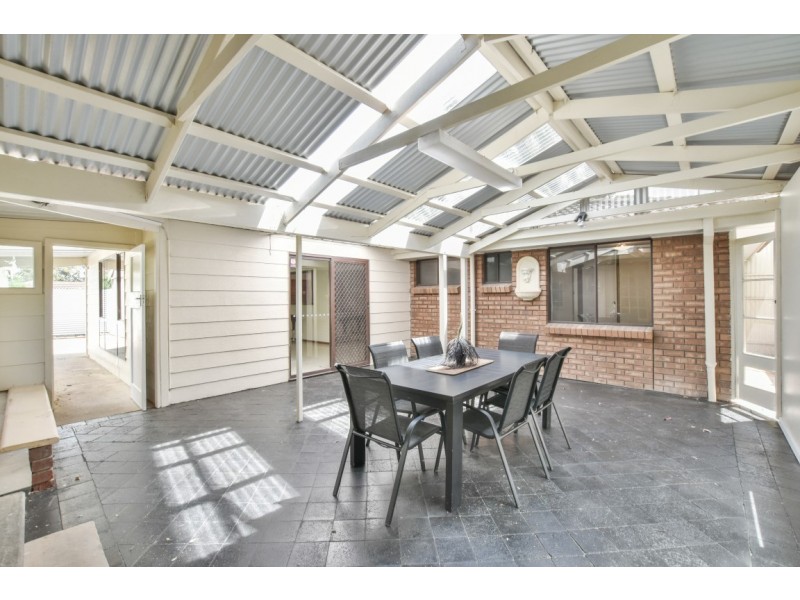 6 St Helens Court, Woodcroft SA 5162