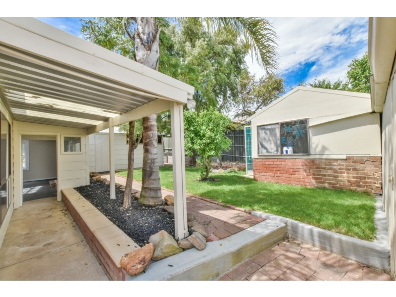 6 St Helens Court, Woodcroft SA 5162