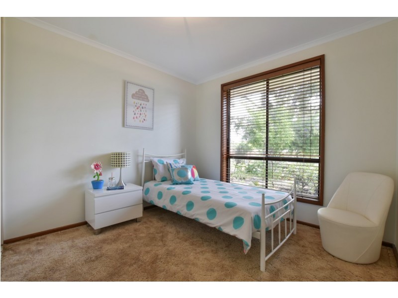 6 St Helens Court, Woodcroft SA 5162