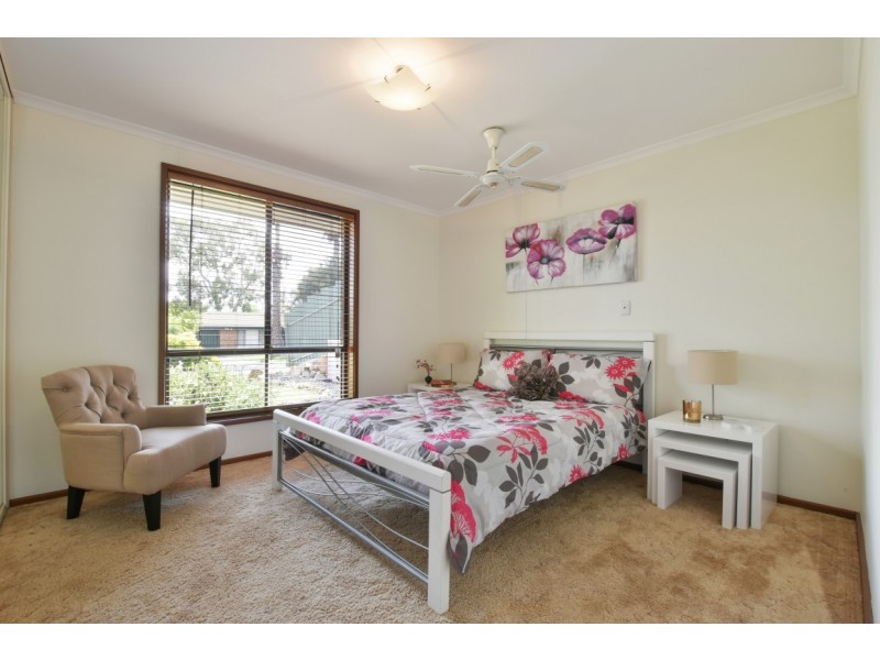 6 St Helens Court, Woodcroft SA 5162