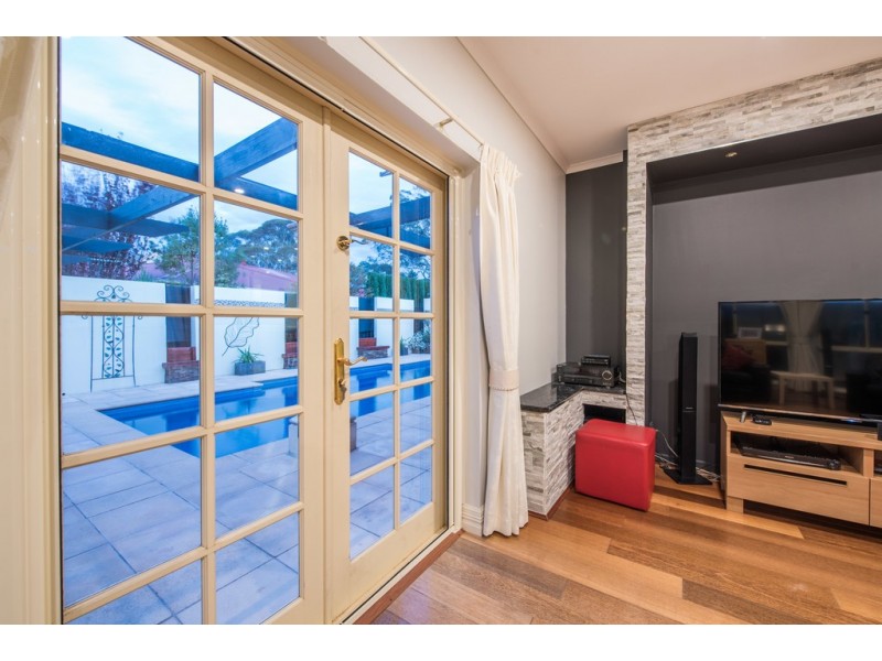 3 The Crest, Chandlers Hill SA 5159