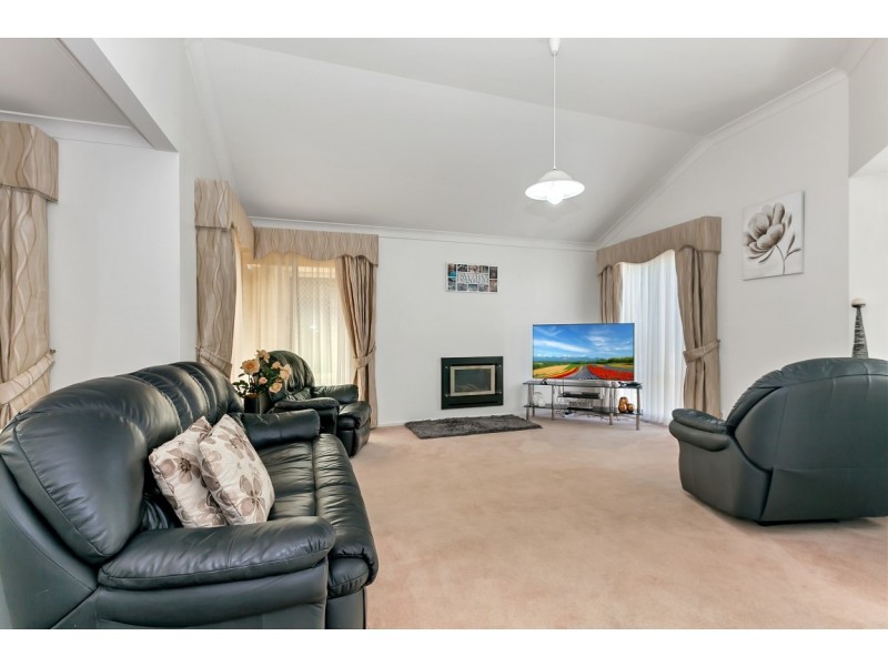 1 Shire Court, Woodcroft SA 5162