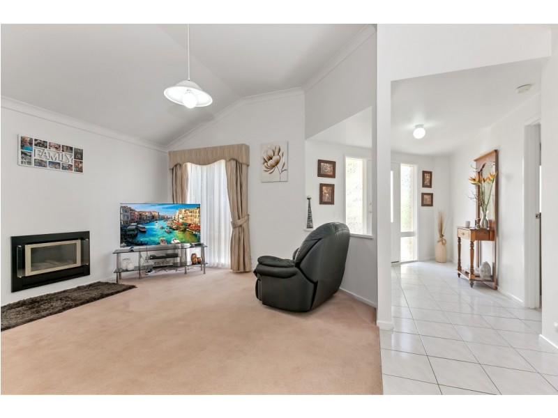 1 Shire Court, Woodcroft SA 5162