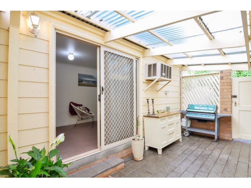 1 Shire Court, Woodcroft SA 5162