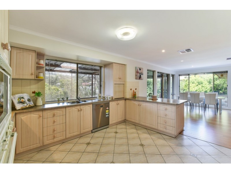 22 Evandale Circuit, Happy Valley SA 5159