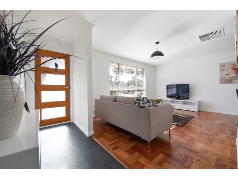 31 Bordeaux Drive, Woodcroft SA 5162