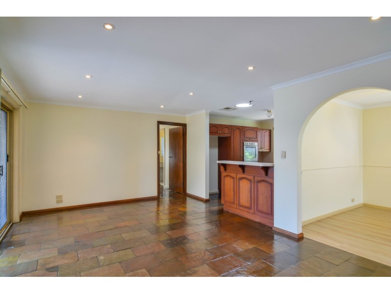 10 La Salle Court, Happy Valley SA 5159