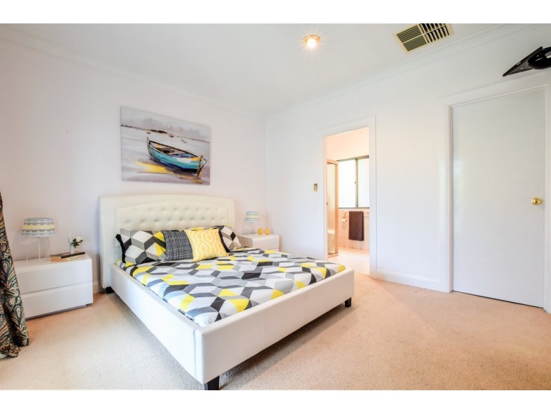 4 Goss Road, Aberfoyle Park SA 5159