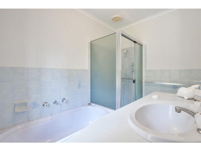 15 Waverley Drive, Willunga SA 5172