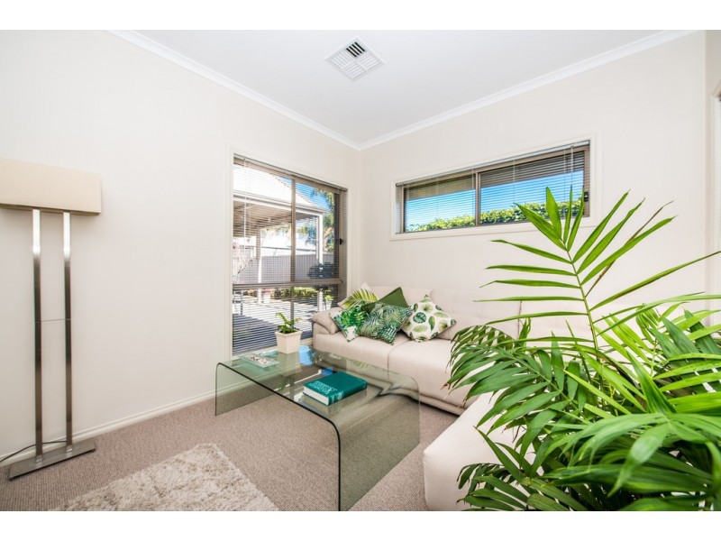 10 Glamis Avenue, Seacombe Gardens SA 5047