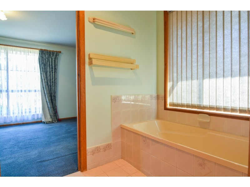 27 Sherebrooke Blvd, Woodcroft SA 5162