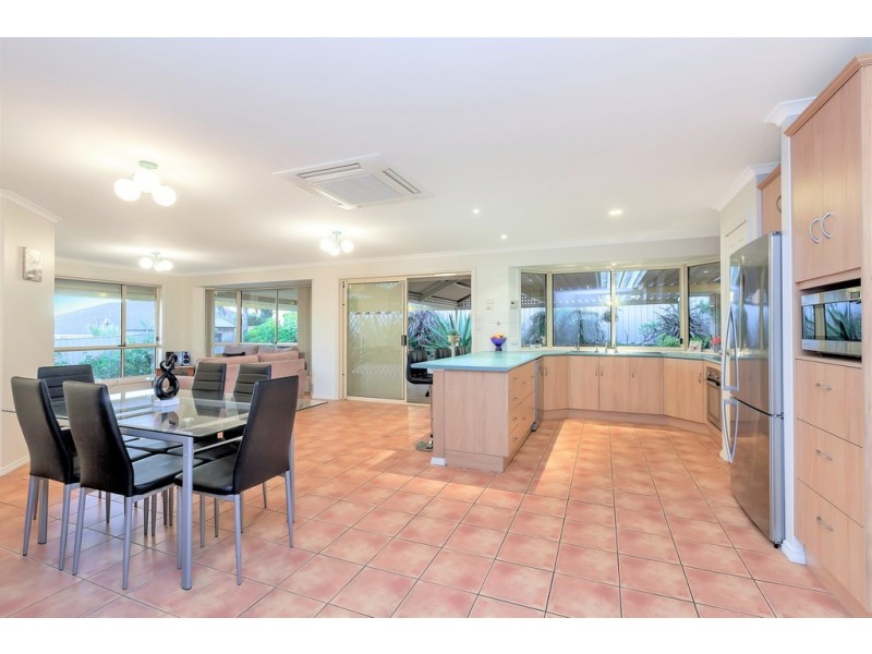 40 Grand Boulevard, Seaford Rise SA 5169