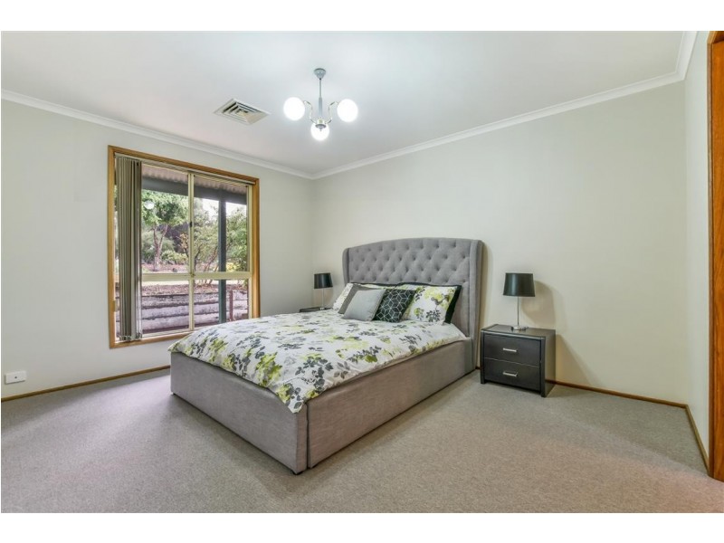 2 Oakbank Crescent, Sheidow Park SA 5158
