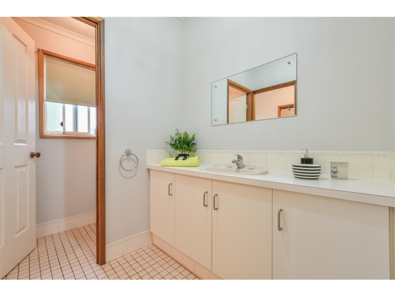 2 Oakbank Crescent, Sheidow Park SA 5158