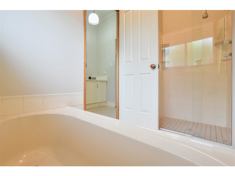 2 Oakbank Crescent, Sheidow Park SA 5158