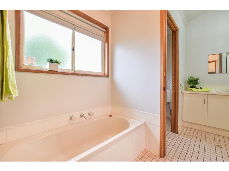 2 Oakbank Crescent, Sheidow Park SA 5158