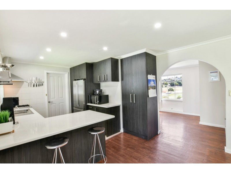 11 Warawee Place, Hallett Cove SA 5158