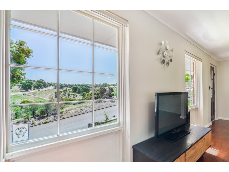 11 Warawee Place, Hallett Cove SA 5158