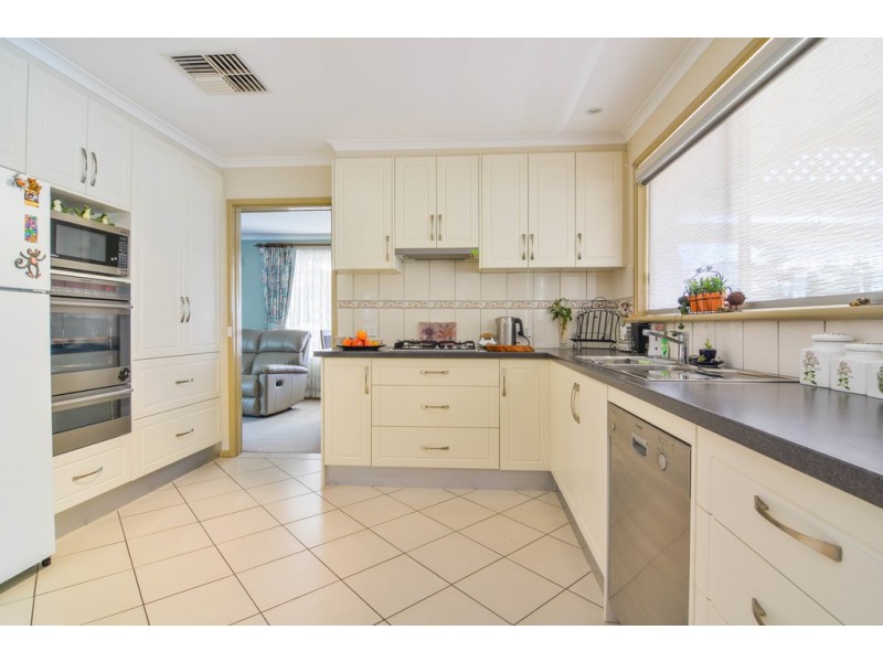 4 Streeton Court, Trott Park SA 5158