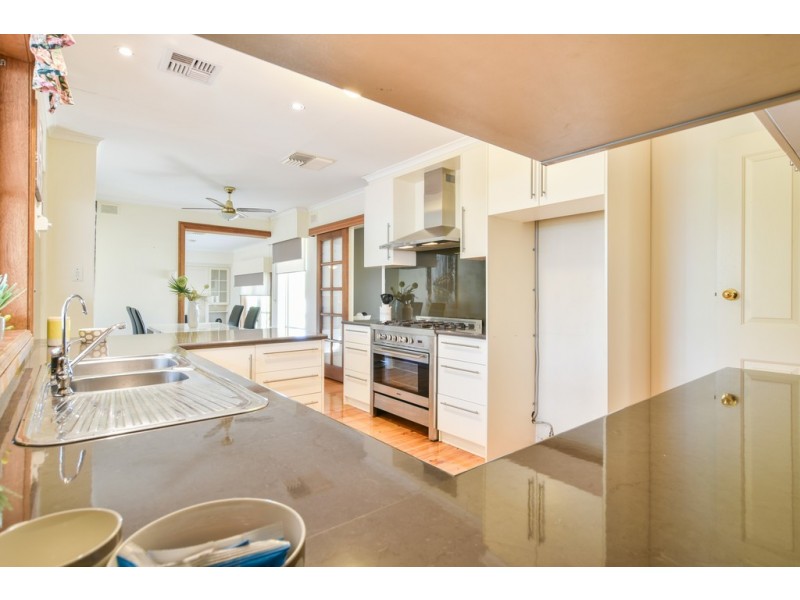 16 Ruth Street, Morphett Vale SA 5162