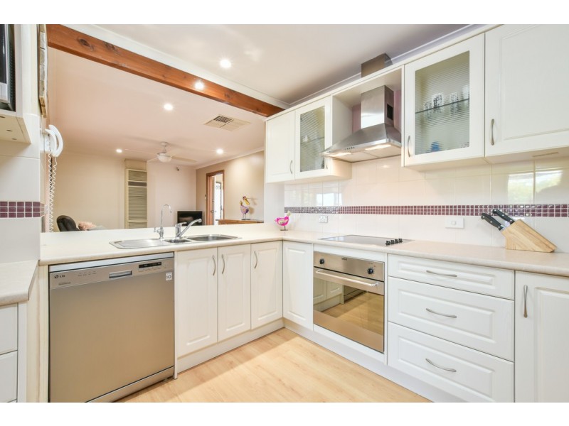 14 Doulton Drive, Trott Park SA 5158